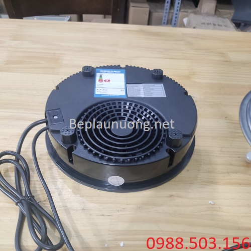 Mặt đáy của bếp từ âm bàn vuông 1200w